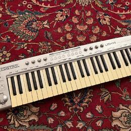 Moving out`sale/ behringer UMX49