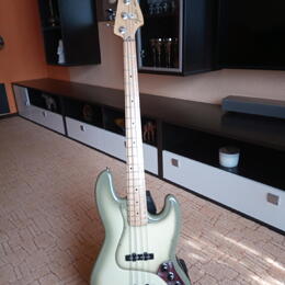 FENDER JAZZ BASS 4 MIM Special Edition