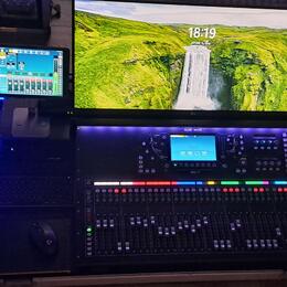 Prodám Allen & Heath SQ7 + příslušenství