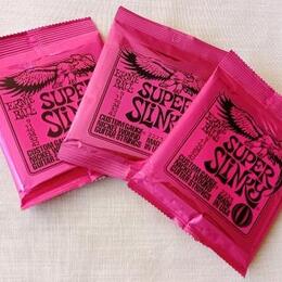 Prodám struny na el. kytaru "ERNIE BALL- SUPER SLINKY 2223"