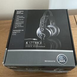 AKG K171 MKII
