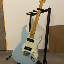 Fender Noventa Stratocaster MN – Daphne Blue