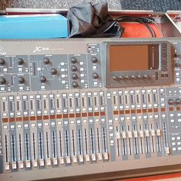 Behringer X32 + case