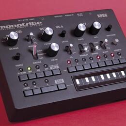 Monotribe Ribbon Station s MIDI USB a MIDI DIN upravou