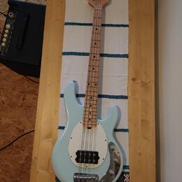 Baskytara Sterling StingRay Short Scale Daphne Blue