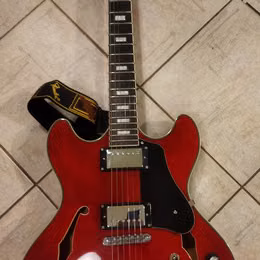 Semi-akustika Sire Larry Carlton H7 