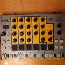 Akai TomCat