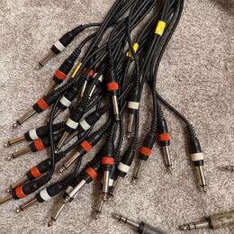 Kabely 1x Jack 6,3 stereo - 2x Jack 6,3 - mono Adam Hall