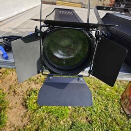 Shehds Led 200W COB liber Zoom