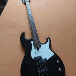 Baskytara YAMAHA 234 - 4- strunná. 