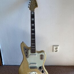 Limited Edition Squier Gold Sparkle Classic Vibe 70s Jaguar