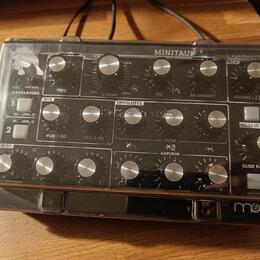 Moog Minitaur + decksaver