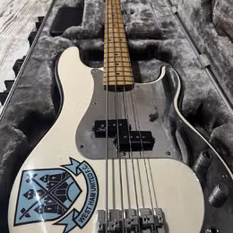 Prod&aacute;m Fender Steve Harris Precision Bass &ndash; signature model.