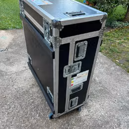 Case Yamaha QL5.