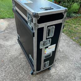 Case Yamaha QL5.