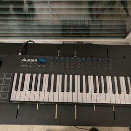 Alesis VI49 MIDI klávesy