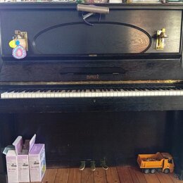 Piano - pianino - klavír Brož