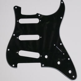 Pickguard + kryt tremola na Fender Stratocaster SSS