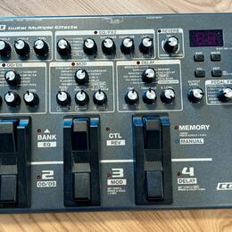 kytarový multiefekt "boss me-80 cosm"