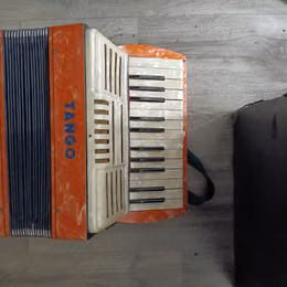 Akordeon zn. Hohner [Tango] funkčn&iacute;