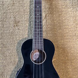 Luna Uke Bass Black