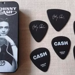 Prod&aacute;m sadu trs&aacute;tek "Johnny Cash" v krabičce