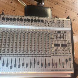 Sestava PowerMix Behringer EUROPOWER PMH5000+Repro EUROLIVE 