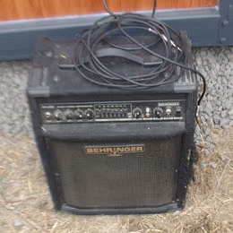 90W kombo BEHRINGER 