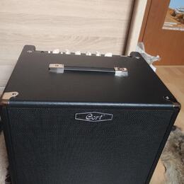Basové tranzistorové kombo Cort CM150B