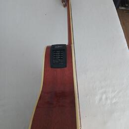 Prodám elektroakustickou kytaru Crafter