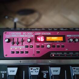 BOSS RC-300 Loop Station