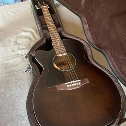 Art & Lutherie Legacy Left Bourbon Burst CW QIT + pevný kufr