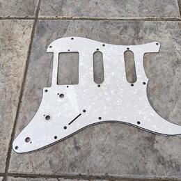 Pickguard Fender Strat White Pearl 