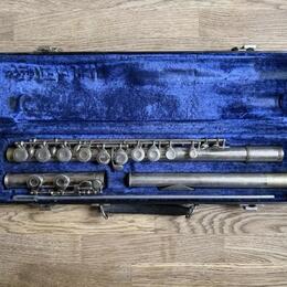 Příčná flétna Gemeinhardt 2NP (USA)