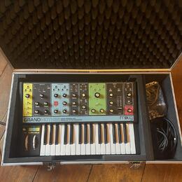 Moog Grandmother + hard case