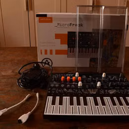 Arturia Microfreak + Decksaver