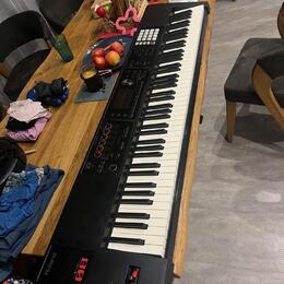 ROLAND FA8 + pevný kufr
