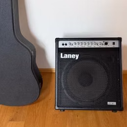Prod&aacute;m basov&eacute; kombo Laney