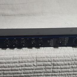 Prodám ALESIS MICROVERB III