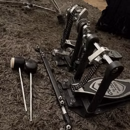 Prod&aacute;m double bass Iron Cobra 600