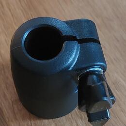 Upínací clamp na rack k elektronickým bicím