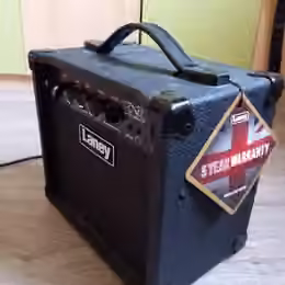 Laney LX15 BK (15W) + kabel