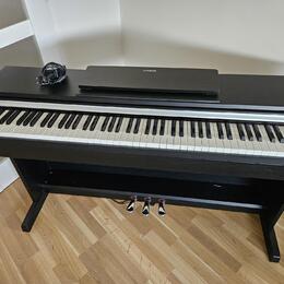 Prodám digitální piano Yamaha Arius YDP-142B