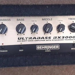 Zesilovač pro baskytaru - Behringer ULTRABASS BX 3000T