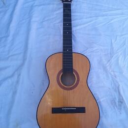 Kremona paralol kytara z 70 let