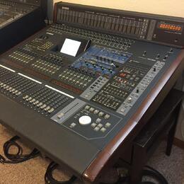 mixážní pult YAMAHA DM 2000 VCM