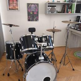 Prodám bicí soupravu Tama Rockstar
