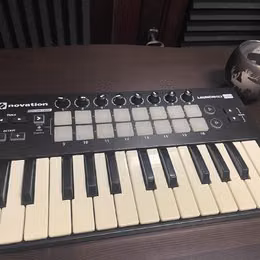 Novation Launchkey Mini - MIDI kl&aacute;vesy