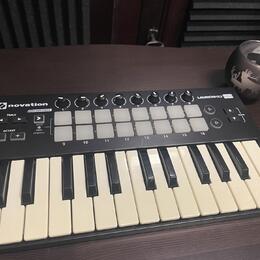 Novation Launchkey Mini - MIDI klávesy