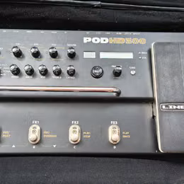 Line6 POD HD300 + profi bra&scaron;na GATOR &ndash; spolehliv&yacute; kytarov&yacute; s